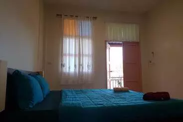 Majatalo Benjapirom Private House