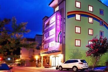 پانسیون Rainbow House