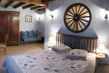 Aamiaismajoitus (B&B) L Ecrin Du Segala   La Roulotte