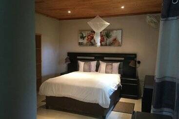 پانسیون Floriana Lodge