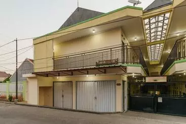 Hotelli Reddoorz Syariah Near Rs Mitra Keluarga Depok