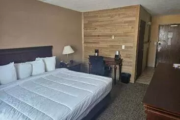 فندق Crookston Inn & Convention Center