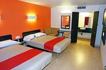 Motel 6addison, Tx  Dallas