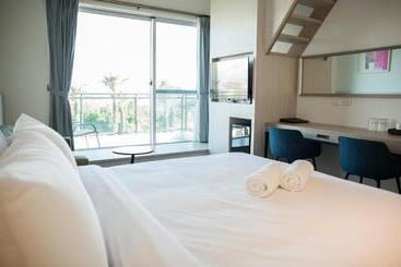 ユースホステル 墾丁椰林 海灘文旅