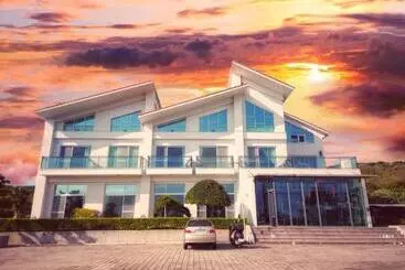 Cămin 墾丁椰林 海灘文旅