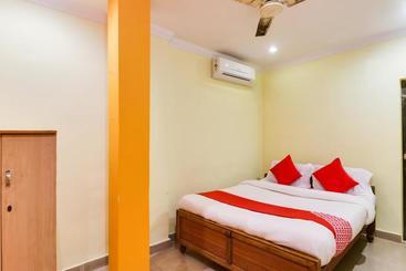 Hotell Oyo 61862 Aditya