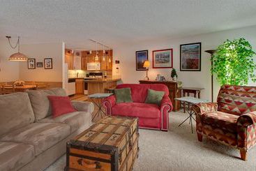 בית מלון כפרי Pine Ridge Condominiums