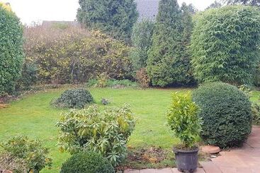 דירות לתיירים Raj Living   6 Room Villa With Garden   15 Min Messe Dus & Airport Dus