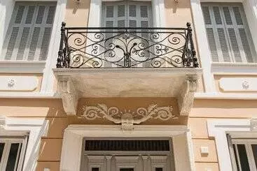 アパートホテル Step One   Luxury Suites Right In The Heart Of Acropolis Next To Metro Station