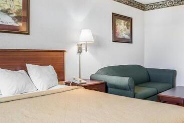 בית מלון כפרי Quality Inn & Suites Brooks Louisville South