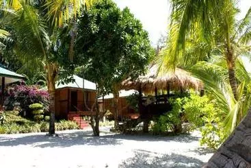 ホテル Tamaraw Beach Resort
