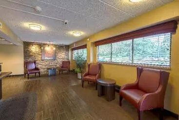 فندق Red Roof Inn Plus+ West Springfield