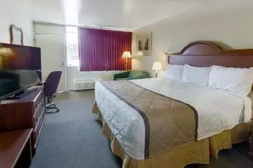 هتل Travelodge By Wyndham Lynchburg