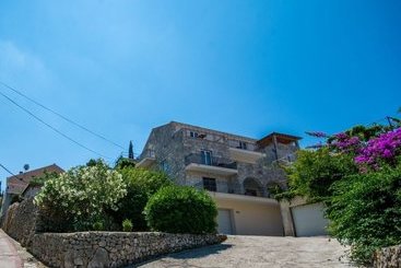 דירות לתיירים Apartments Dadic