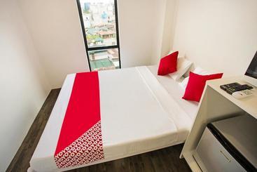 Hotel Oyo 518 Mytown Amsterdam