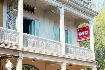 هتل Oyo Old Town Boutique Hostel