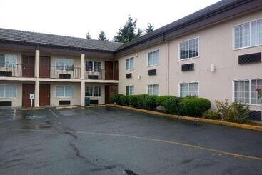 Hotelli Super 8 By Wyndham Lynnwood