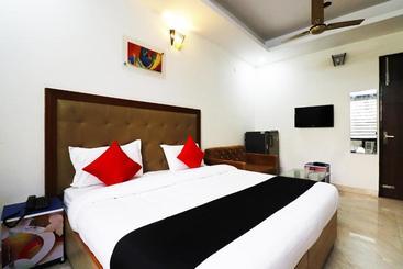 Hotel Capital O 65693 The Sterling Villa