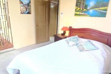 アパートホテル Itchimbia Garden Con La Mejor Vista De Quito Y Spa