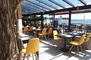 هتل Hôtel Du Port Bar Restaurant