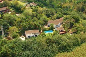 פנסיון Dieu Donnee River Lodge