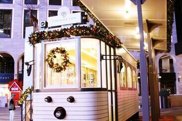 Airport Capsule Hotel Fly Me To The Moon