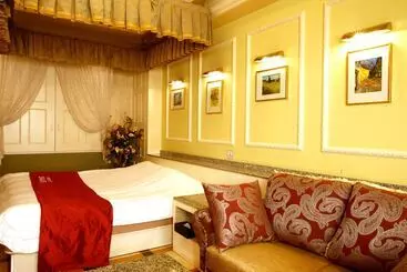 Hotel K S Dandy  A Trip To The Town Of Provence   Adults Only