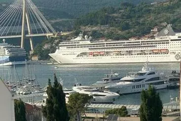 آپارتمان‌های توریست‌ها King S Landing Esma  House