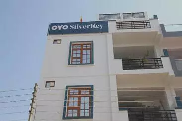 Super Hotel O Guest House Near Lulu Mall