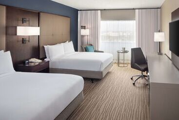 Doubletree By Hilton Hotel Newark Airport