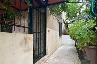 پانسیون Garden Master Bedrooms Residence