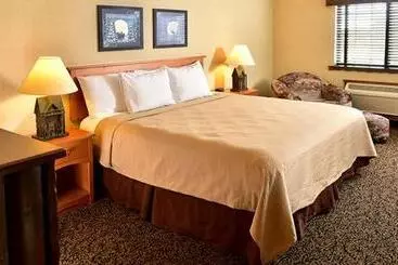 Boarders Inn & Suites By Cobblestone Hotels In Waukon