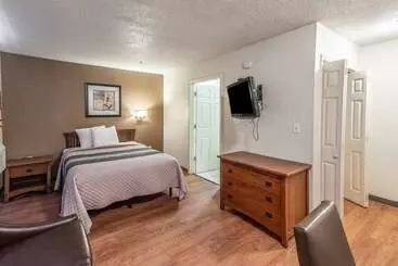 هتل Hometowne Studios By Red Roof Orlando South