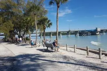 استراحتگاه Shorewalk Vacation Villas