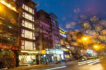 هتل Bridge Lakeside Room For Rent Hanoi