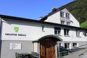 ユースホステル Heradshuset