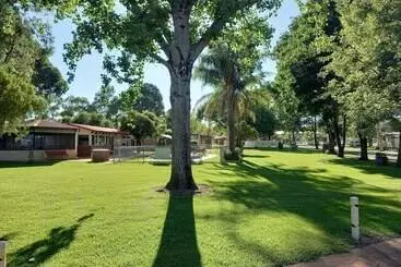 Hotel Young Caravan And Tourist Park