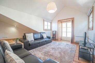 Tourist flats Superb Flat Cathedral & River View