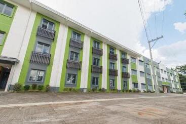 Hotell Reddoorz @ Sunfields Lipa Batangas