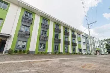 Hotelli Reddoorz @ Sunfields Lipa Batangas