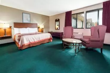 汽车旅馆  Super 8 By Wyndham Bridgeton/arpt/st Louis Area