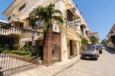 Hotel Reddoorz Plus @ Calle Crisologo Vigan