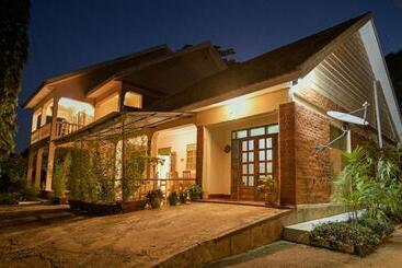 پانسیون Cycad Entebbe Guest House