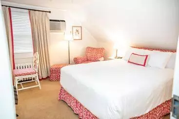 Hotel Three Village Inn