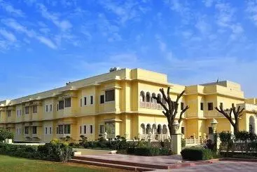 Resort Raj Bagh Palace