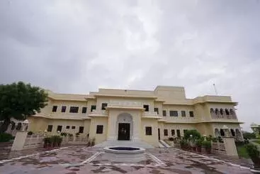 Resort Raj Bagh Palace