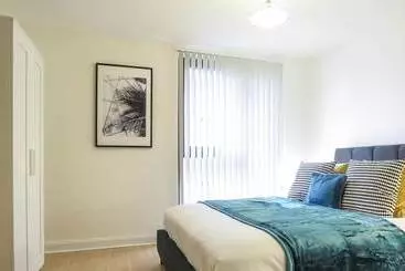 آپارتمان‌های توریست‌ها Tudors Esuites Birmingham Apartments With Gated Parking