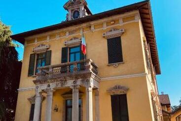 Bed and Breakfast Villa Mirabilia Vicino A Malpensa E Rho Fiera