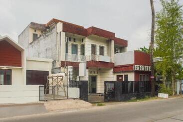 هتل Oyo 3323 Icha Homestay