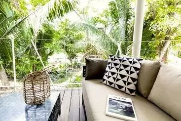 ツーリストアパートメント Maramar Bungalows